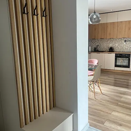 Przestronny 3 Pokojowy Park アパート オストルフ・ビエルコポルスキ