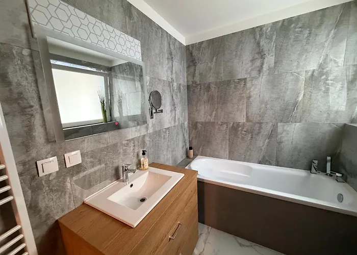 Przestronny 3 Pokojowy Park Apartment *